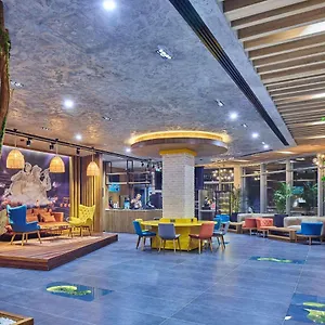 Отель Ibis Airport